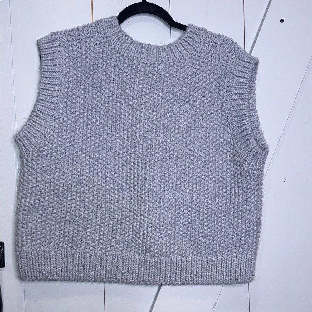 Preloved H&M Gray Knit Sleeveless Top